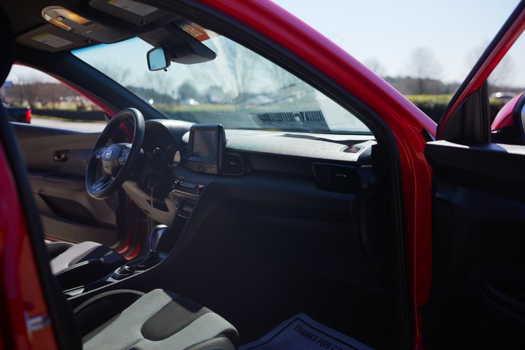 2019 Hyundai Veloster 2.0L Premium photo 21