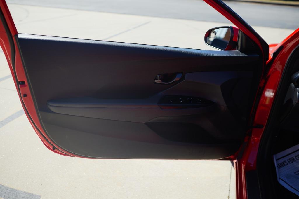 2019 Hyundai Veloster 2.0L Premium photo 15