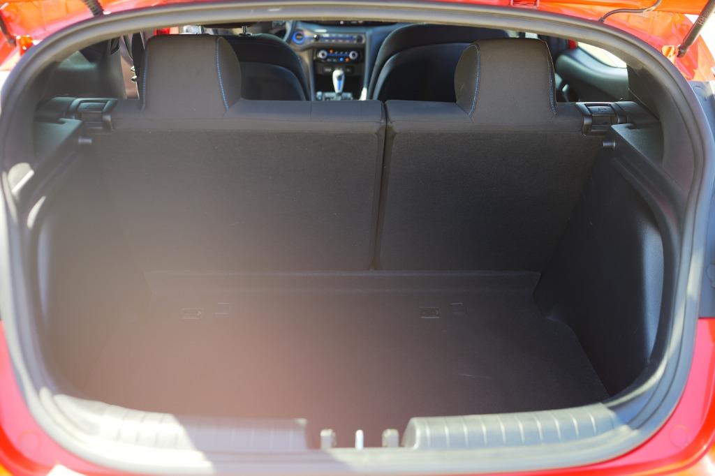 2019 Hyundai Veloster 2.0L Premium photo 17