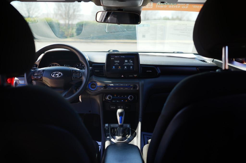 2019 Hyundai Veloster 2.0L Premium photo 18
