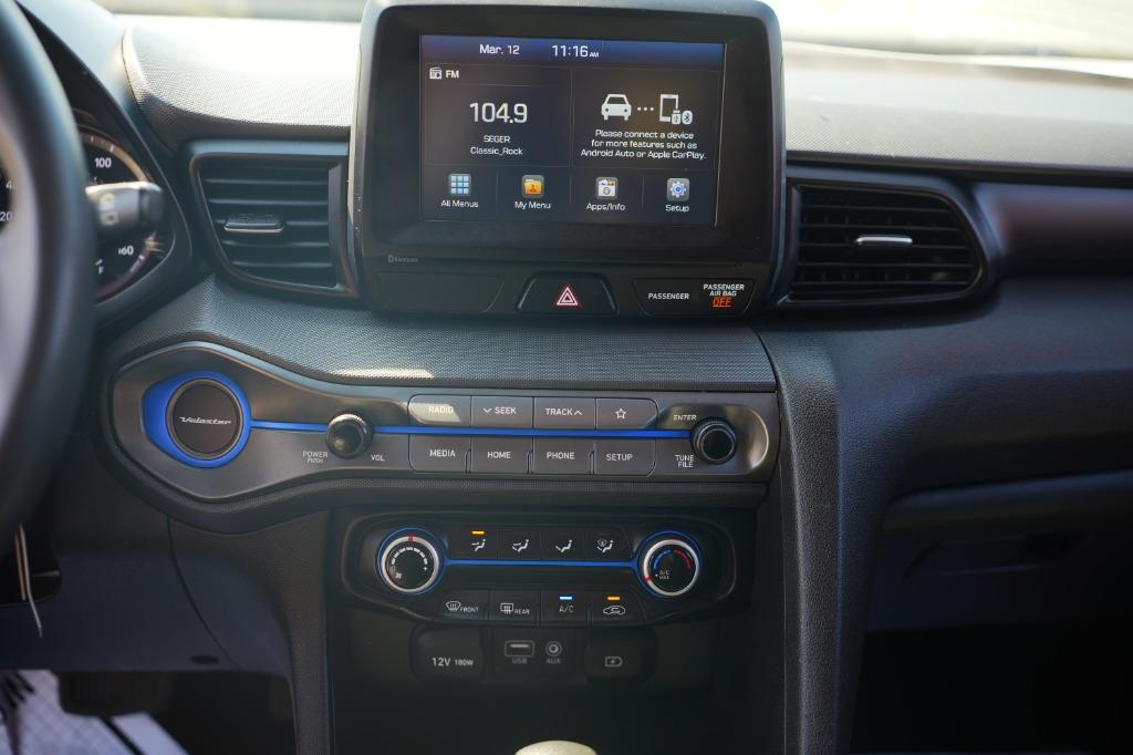 2019 Hyundai Veloster 2.0L Premium photo 24