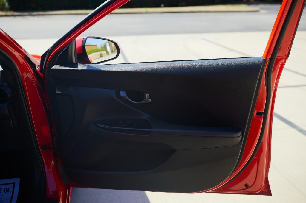 2019 Hyundai Veloster 2.0L Premium photo 23