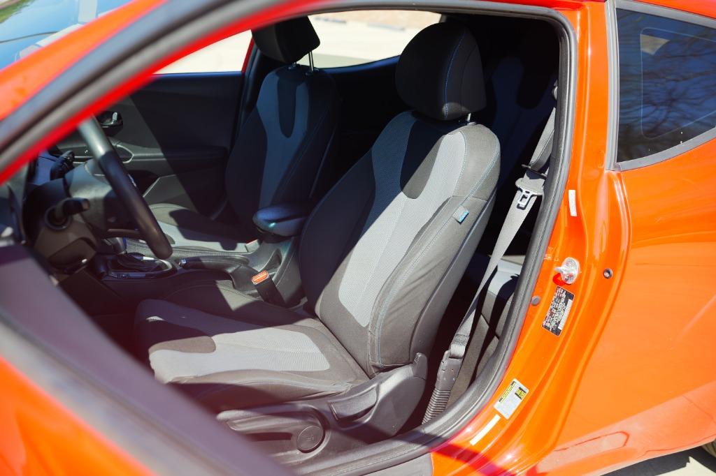 2019 Hyundai Veloster 2.0L Premium photo 14