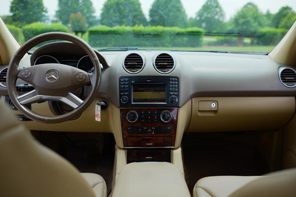 2011 Mercedes Benz ML 4MATIC photo 18