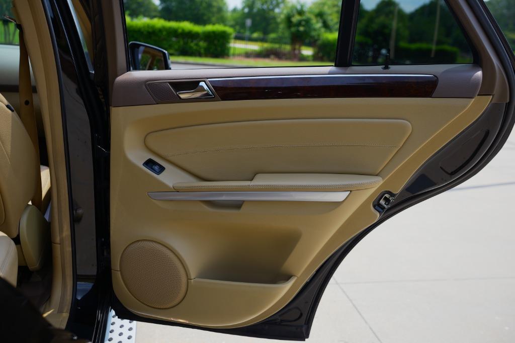 2011 Mercedes Benz ML 4MATIC photo 28