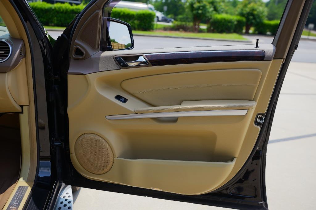 2011 Mercedes Benz ML 4MATIC photo 31