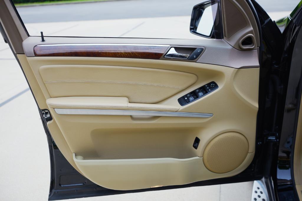 2011 Mercedes Benz ML 4MATIC photo 15