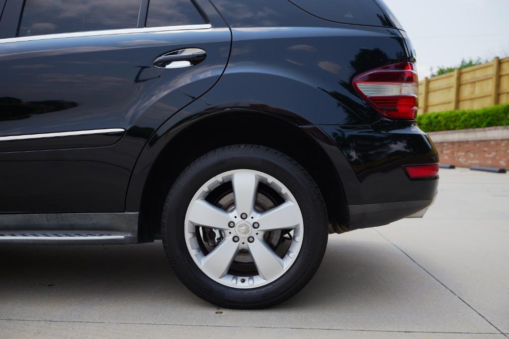 2011 Mercedes Benz ML 4MATIC photo 12