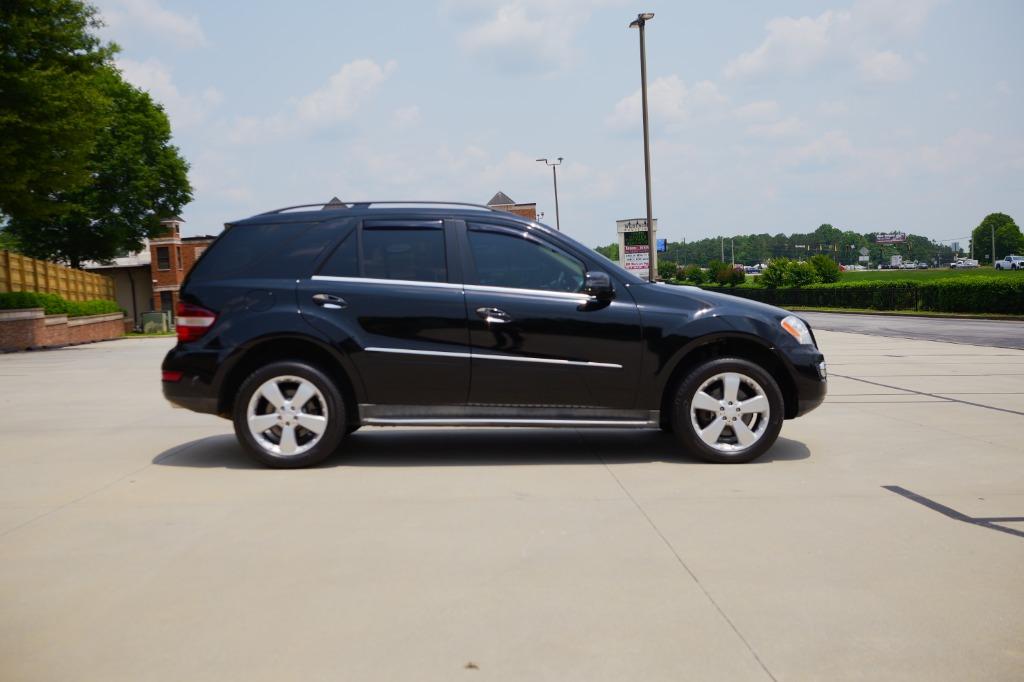 2011 Mercedes Benz ML 4MATIC photo 4