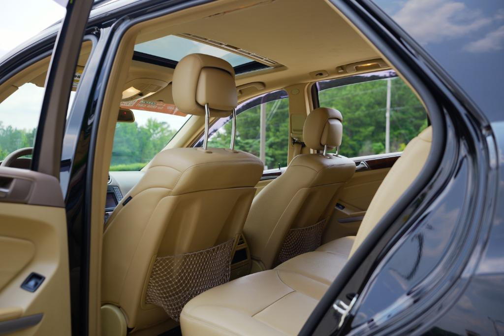 2011 Mercedes Benz ML 4MATIC photo 16