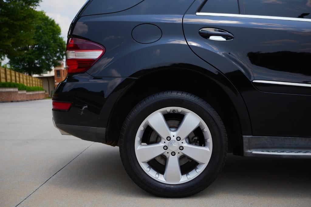 2011 Mercedes Benz ML 4MATIC photo 11