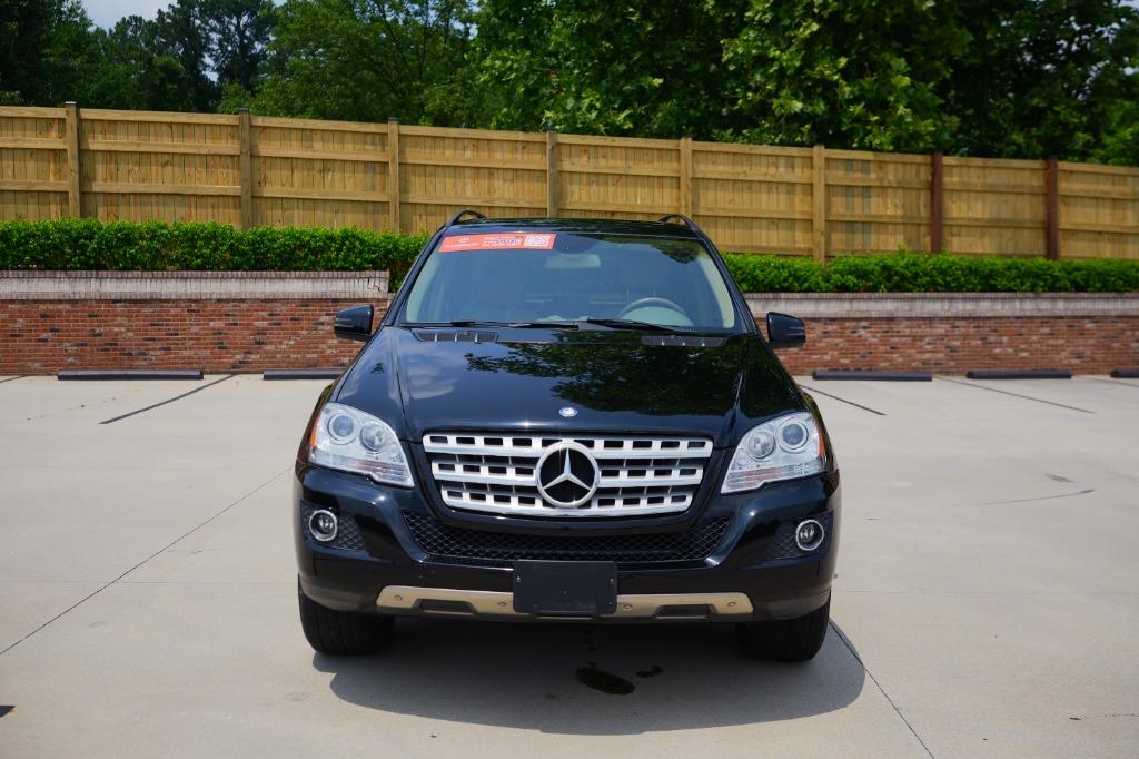 2011 Mercedes Benz ML 4MATIC photo 2