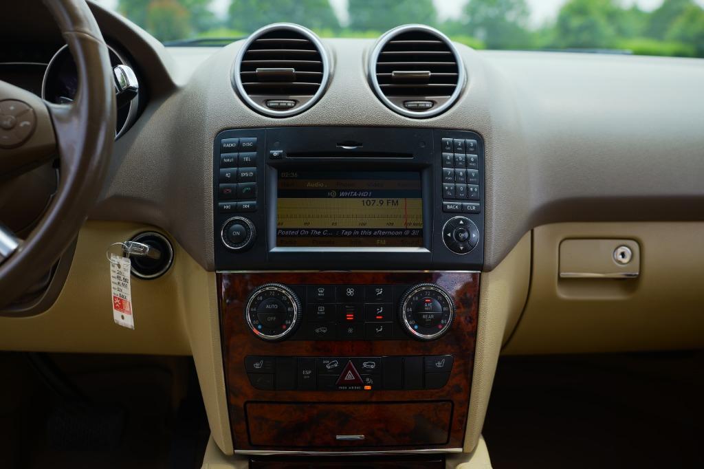 2011 Mercedes Benz ML 4MATIC photo 19