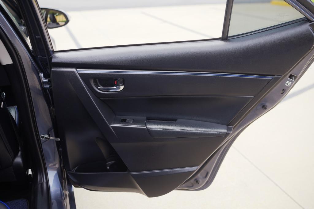 2017 Toyota Corolla SE photo 22