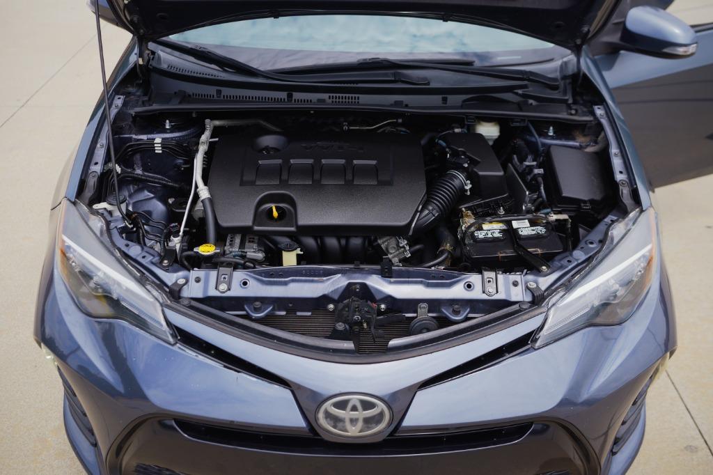 2017 Toyota Corolla SE photo 31