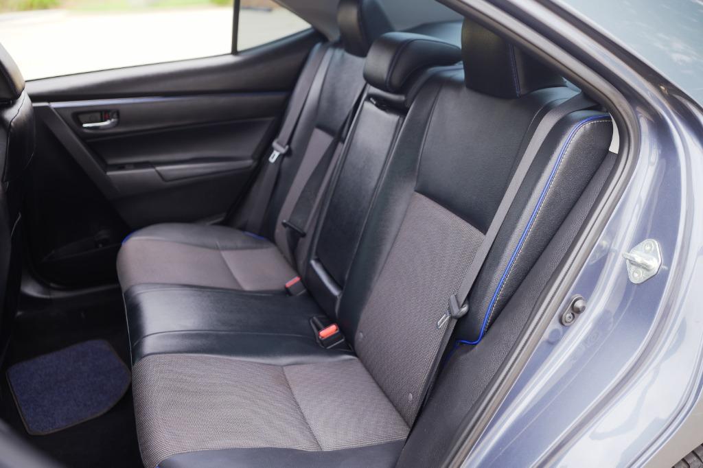 2017 Toyota Corolla SE photo 13