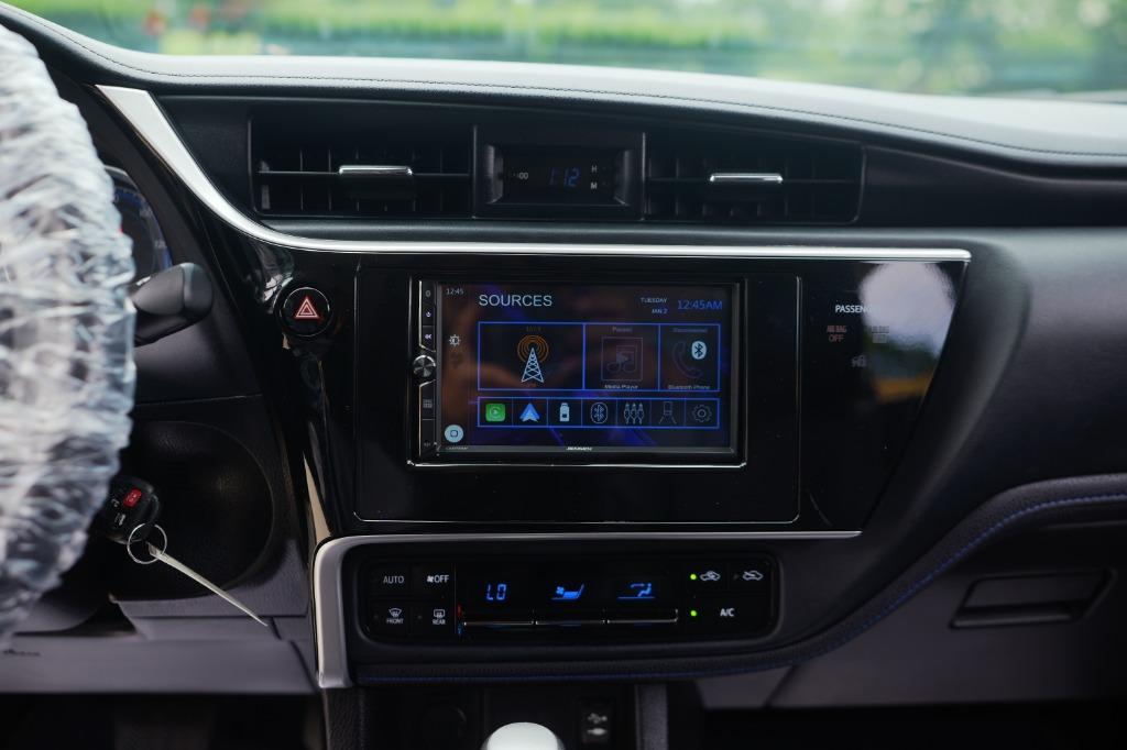 2017 Toyota Corolla SE photo 16