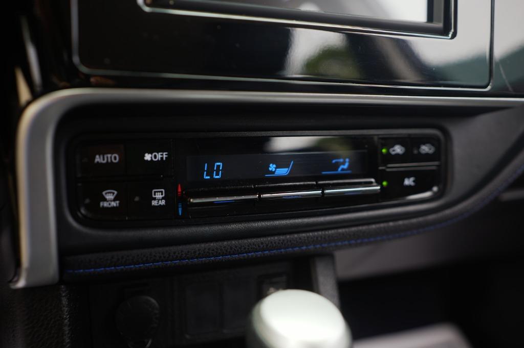 2017 Toyota Corolla SE photo 26