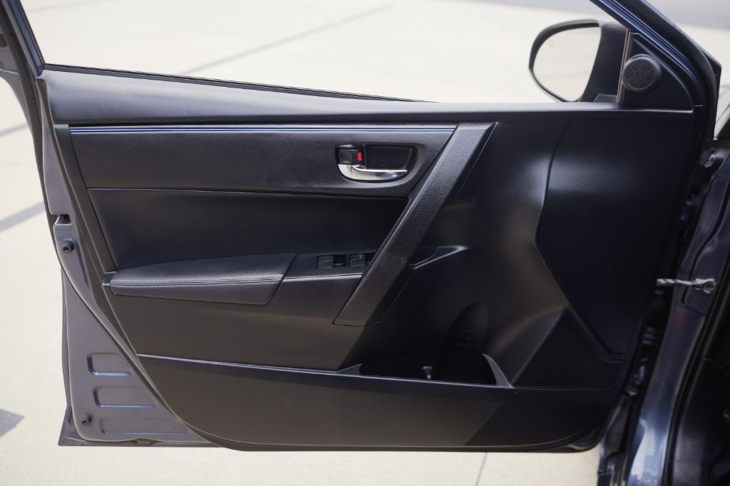 2017 Toyota Corolla SE photo 11