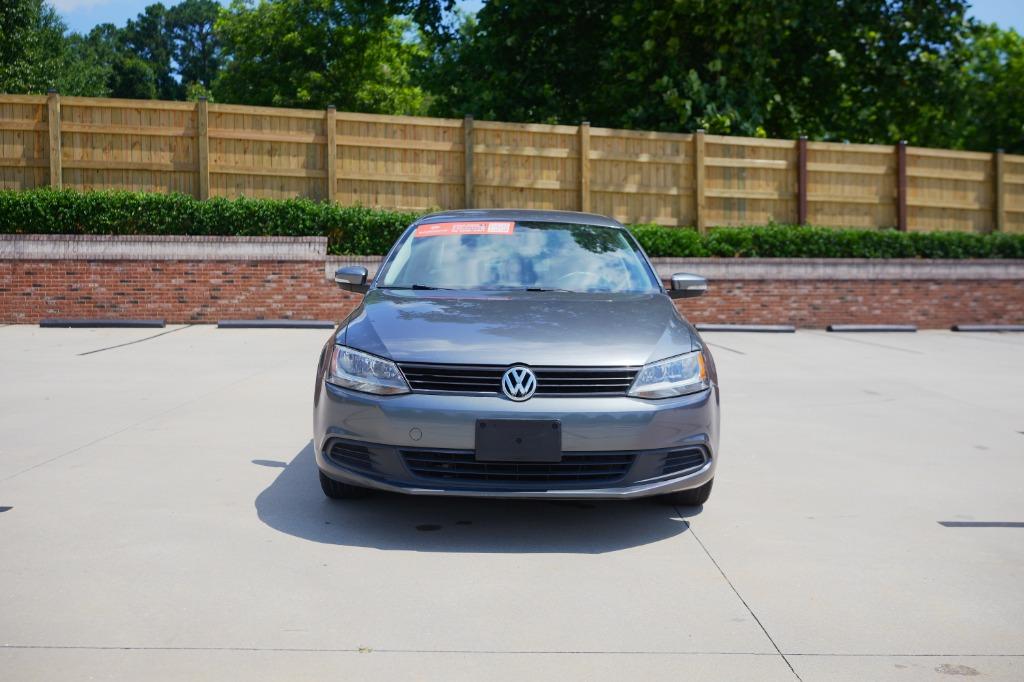 2012 Volkswagen Jetta SE photo 2