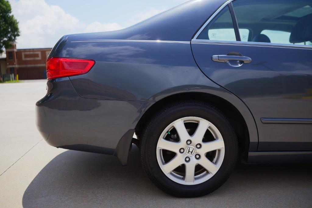 2005 Honda Accord EX photo 13